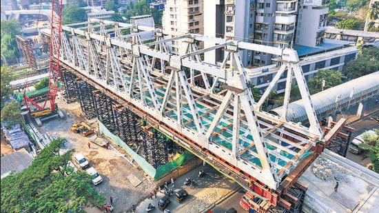 “The girder will be first pushed 100 metres to the other side, from above the railway tracks. It will then be pushed to the north about 13.5 metres and will be brought down on the pillar at 7.5 metres below.” BMC said in the press note (HT PHOTO)