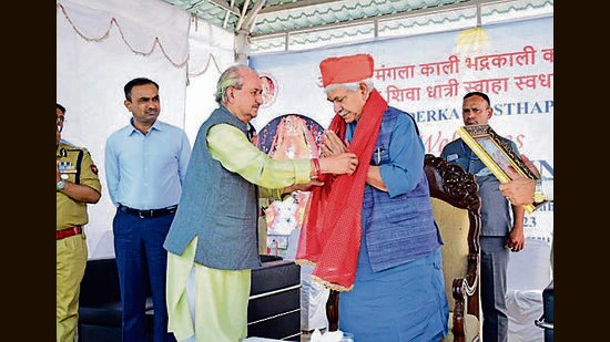 J&K lieutenant governor Manoj Sinha being felicitated at the Mata Bhadrakali shrine in Jammu on Monday (HT Photo)