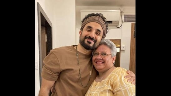 Comedian Vir Das with his fan. (Instagram/@virdas)