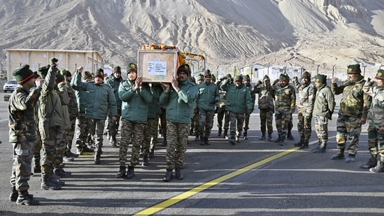 Indian Army's Fire and Fury Corps carry the mortal remains of Agniveer Gawate Akshay Laxman, (firefurycorps_IA twitter)