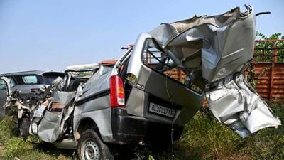 Earlier, five people were killed while three others -- all of them children -- were injured after a Maruti Eeco hit by an unidentified vehicle on the Yamuna Expressway on Friday night. . On Monday, one of the injured children succumbed to injuries. (HT Photo) Earlier, five people were killed while three others -- all of them children -- were injured after a Maruti Eeco hit by an unidentified vehicle on the Yamuna Expressway on Friday night. . On Monday, one of the injured children succumbed to injuries. (HT Photo)
