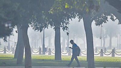 New Delhi, India - Oct. 24, 2023: Smog seen engulfed during the early hours of the morning at India Gate in New Delhi, India, on Tuesday, October 24, 2023. (Photo by Sanchit Khanna/ Hindustan Times) (Hindustan Times) New Delhi, India - Oct. 24, 2023: Smog seen engulfed during the early hours of the morning at India Gate in New Delhi, India, on Tuesday, October 24, 2023. (Photo by Sanchit Khanna/ Hindustan Times) (Hindustan Times)