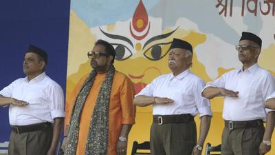 RSS chief Mohan Bhagwat with singer Shankar Mahadevan. (PTI) RSS chief Mohan Bhagwat with singer Shankar Mahadevan. (PTI)