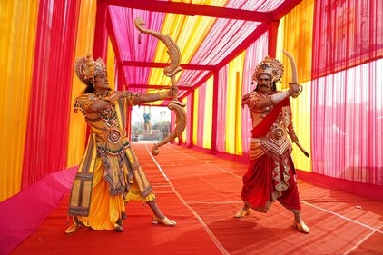 Gagan Malik (left) and Mukesh Rishi (right) can slip in and out of character in the blink of an eye to prank their fellow cast members. (Photo: Gokul VS/HT)