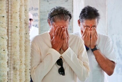 Former cricketers Kapil Dev and Kirti Azad attend the cremation of former Indian cricket team captain Bishan Singh Bedi at Lodhi Road crematorium (PTI) Former cricketers Kapil Dev and Kirti Azad attend the cremation of former Indian cricket team captain Bishan Singh Bedi at Lodhi Road crematorium (PTI)