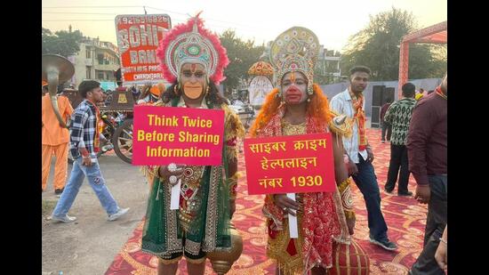Visiting various Ramlila venues, Chandigarh Police teams asked artistes playing different characters to hold up awareness placards to caution gathered crowds against cyber frauds. (HT Photo)