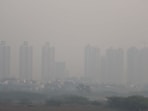 Commuters are seen at Dwarka Expressway Link Raod amid morning smog as air pollution rises near the Railway over bridge, in Gurugram. (Hindustan Times) Commuters are seen at Dwarka Expressway Link Raod amid morning smog as air pollution rises near the Railway over bridge, in Gurugram. (Hindustan Times)
