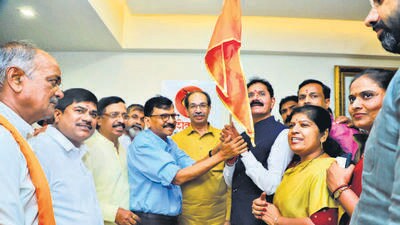 Uddhav: Instead of grinding grains in jail, Ajit Pawar is grinding BJP in Pune Uddhav: Instead of grinding grains in jail, Ajit Pawar is grinding BJP in Pune