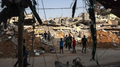 People search the rubble of a building following Israeli strikes on Rafah in the southern Gaza Strip on October 24. (AFP) People search the rubble of a building following Israeli strikes on Rafah in the southern Gaza Strip on October 24. (AFP)