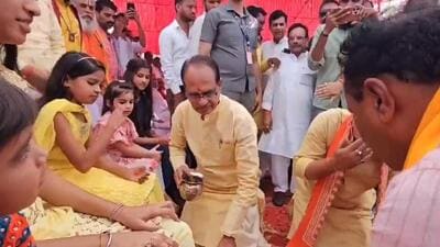 The MP CM had organised a mass kanyapoojan organised at his residence. (Shivraj Singh Chouhan) The MP CM had organised a mass kanyapoojan organised at his residence. (Shivraj Singh Chouhan)