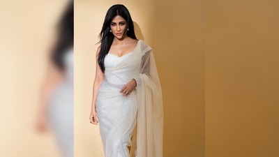 Chitrangda Singh allowed her outfit to speak for itself and paired her saree with understated jewelry.&nbsp; (Instagram/@chitrnagda)
