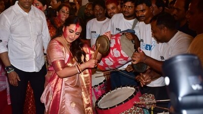 Rani Mukerji also played the gong bell while dancing to dhol beats during Sindoor Khela. She was seen in the film Mrs. Chatterjee vs Norway this year, in which she played the role of a mother who goes on to fight to get back the custody of her kids from the government. Rani Mukerji also played the gong bell while dancing to dhol beats during Sindoor Khela. She was seen in the film Mrs. Chatterjee vs Norway this year, in which she played the role of a mother who goes on to fight to get back the custody of her kids from the government. 