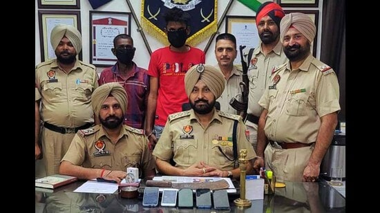 The snatchers in police custody in Ludhiana on Wednesday. (Manish/HT)