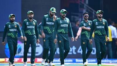 Pakistan's captain Babar Azam (C) along with teammates arrives on ground for the 2023 ICC Men's Cricket World Cup one-day international (ODI) match between Australia and Pakistan at the M. Chinnaswamy Stadium (AFP) Pakistan's captain Babar Azam (C) along with teammates arrives on ground for the 2023 ICC Men's Cricket World Cup one-day international (ODI) match between Australia and Pakistan at the M. Chinnaswamy Stadium (AFP)