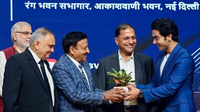 Chief Election Commissioner Rajiv Kumar presents a sapling to Bollywood actor Rajkummar Rao in New Delhi on Thursday. (ANI Photo) Chief Election Commissioner Rajiv Kumar presents a sapling to Bollywood actor Rajkummar Rao in New Delhi on Thursday. (ANI Photo)