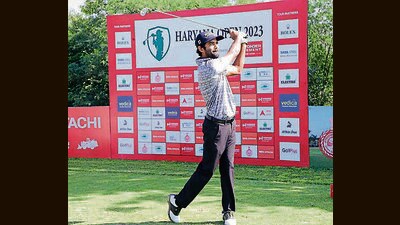 Golfer Abhinav Lohan in action during the Haryana Open. (HT Photo) Golfer Abhinav Lohan in action during the Haryana Open. (HT Photo)