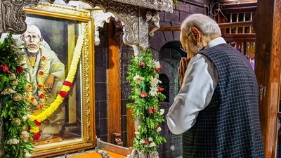 PM Modi was accompanied by Maharashtra Governor Ramesh Bais, Chief Minister Eknath Shinde and Deputy CM Devendra Fadnavis. (PTI) PM Modi was accompanied by Maharashtra Governor Ramesh Bais, Chief Minister Eknath Shinde and Deputy CM Devendra Fadnavis. (PTI)