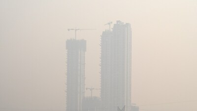 Earlier, on Wednesday, the overall air quality in Delhi was recorded in the 'moderate' category, with the Air Quality Index (AQI) at 190, as per SAFAR-India. (HT Photo/Sunil Ghosh)