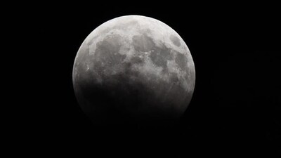 Partial lunar eclipse seen from Parel in Mumbai, India, on Tuesday, August 8.  (Satyabrata Tripathy/HT Photo)