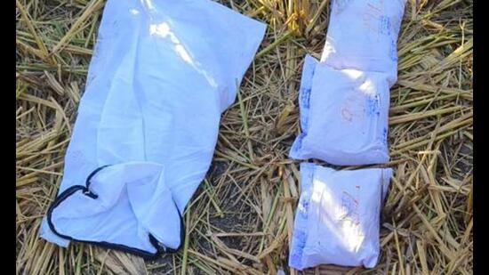 In a joint operation, the Border Security Force (BSF) and Punjab Police on Thursday recovered six packets containing suspected heroin from Adhian village in Gurdaspur district.