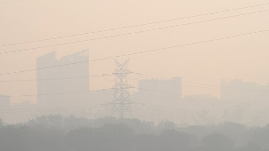 As per the latest data from SAFAR, the air quality around Delhi University was recorded at 316 (very poor) in the morning hours today.&nbsp;(HT Photo/Sunil Ghosh)