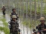 A BSF patrol at the India-Pakistan border near Jammu. (HT PHOTO)