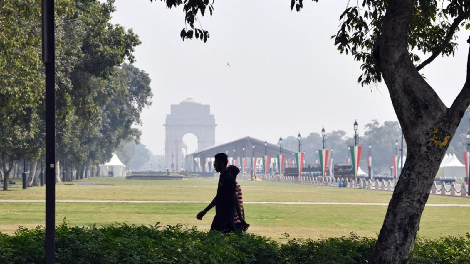 Delhi's air quality deteriorates as mercury plunges to lowest this season | Latest News Delhi - Vimarsana News