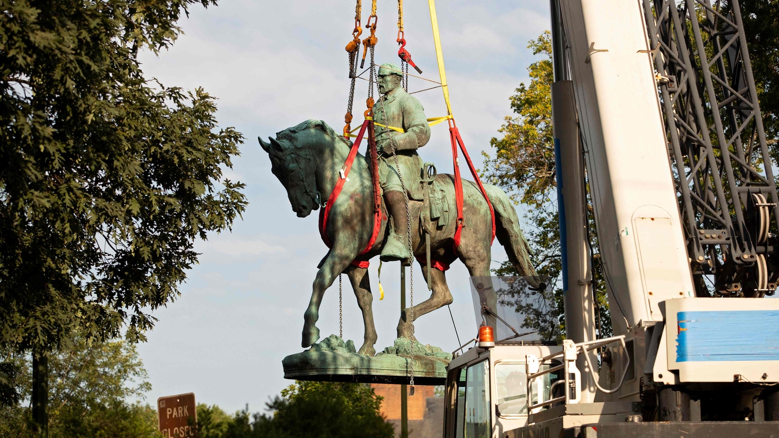 Robert E. Lee statue that sparked Charlottesville riot melted down - Vimarsana News