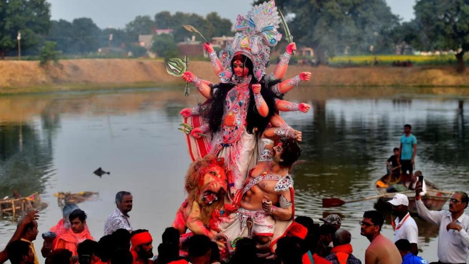 6 injured in stone pelting in Bihar's Chapra during Durga idols immersion - Vimarsana News