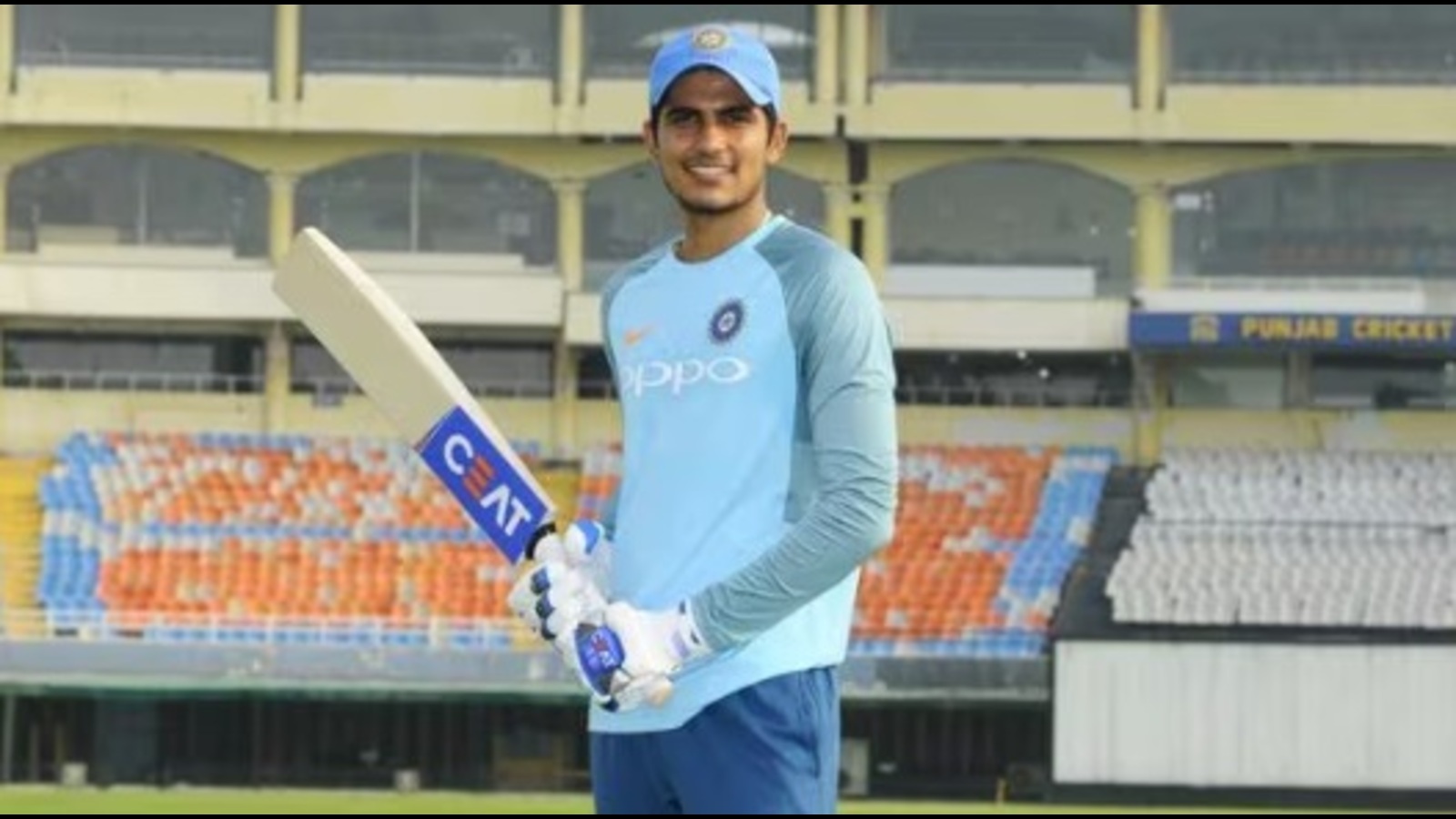 Women outnumber men in Lucknow as fans fall over themselves for Kohli, Gill - Vimarsana News