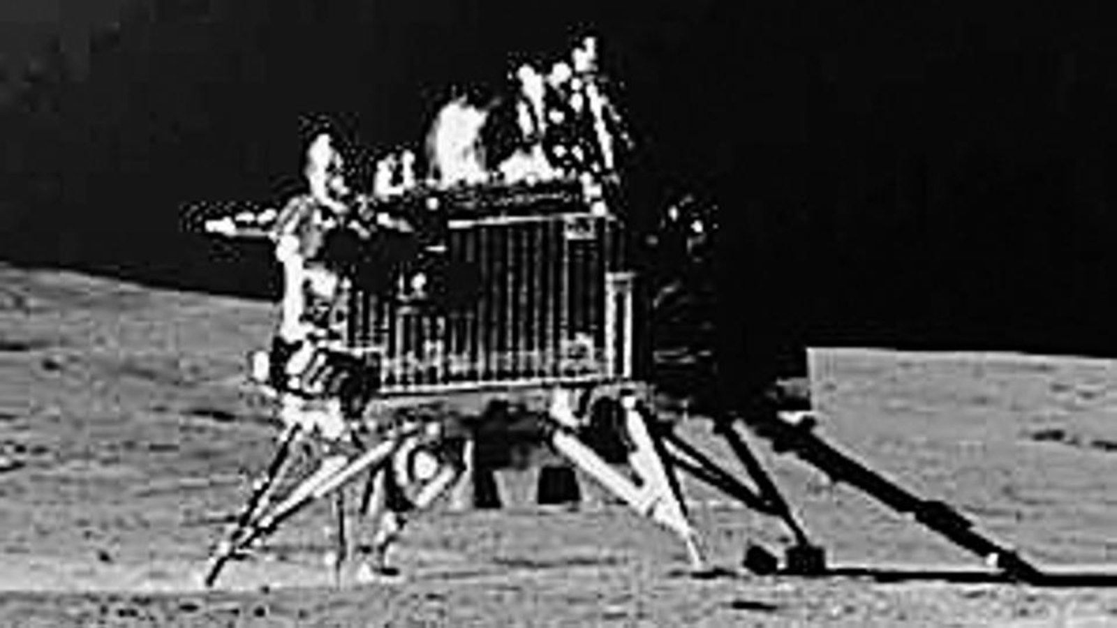 Chandrayaan-3 blew off 2.06 tonnes of lunar soil as it landed on moon: ISRO - Vimarsana News