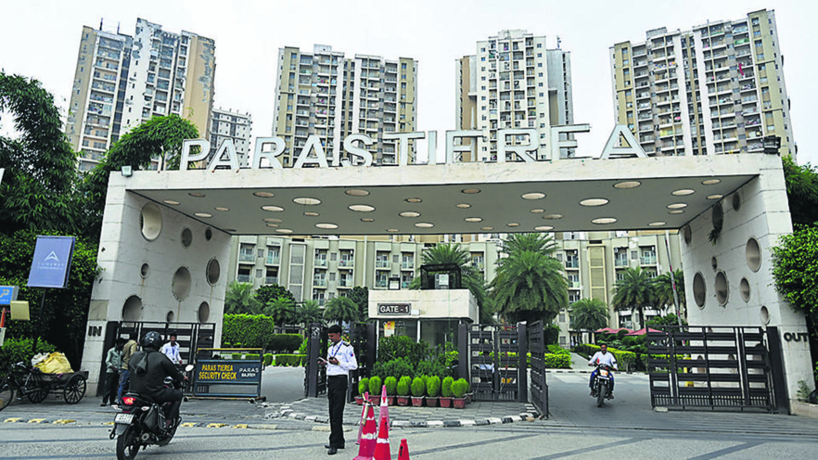 Criminal charges against AOA members of Noida's Paras Tierea for lift mishap death - Vimarsana News