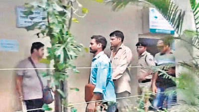 **EDS: SCREENSHOT VIA PTTI VIDEO** Mumbai: Railway Protection Force (RPF) jawan accused of shooting four persons dead on board the Mumbai-Jaipur Superfast Express train being brought to the Borivali Police Station, Monday, July 31, 2023. The incident took place near the Palghar railway station, around 100 km from Mumbai, while the train was on its way to Mumbai from Jaipur. (PTI Photo) (PTI07_31_2023_000017B) (PTI) **EDS: SCREENSHOT VIA PTTI VIDEO** Mumbai: Railway Protection Force (RPF) jawan accused of shooting four persons dead on board the Mumbai-Jaipur Superfast Express train being brought to the Borivali Police Station, Monday, July 31, 2023. The incident took place near the Palghar railway station, around 100 km from Mumbai, while the train was on its way to Mumbai from Jaipur. (PTI Photo) (PTI07_31_2023_000017B) (PTI)