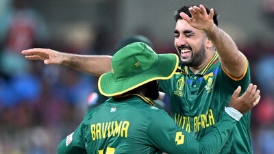 South Africa's Tabraiz Shamsi (R) celebrates with captain Temba Bavuma after taking the wicket of Pakistan's Shaheen Shah Afridi during the 2023 ICC Men's Cricket World Cup one-day international (ODI) match between Pakistan and South Africa at the MA Chidambaram Stadium in Chennai on October 27, 2023. (Photo by R.Satish BABU / AFP) / -- IMAGE RESTRICTED TO EDITORIAL USE - STRICTLY NO COMMERCIAL USE -- (AFP)