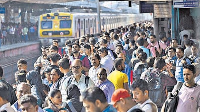 Mumbai, India - Oct 27, 2023 : People crowded at Andheri Railway Station due to 6th Line ongoing work between Khar to Goregaon, in Mumbai, India, Friday, Oct 27, 2023. (Photo by Vijay Bate/HT Photo) Mumbai, India - Oct 27, 2023 : People crowded at Andheri Railway Station due to 6th Line ongoing work between Khar to Goregaon, in Mumbai, India, Friday, Oct 27, 2023. (Photo by Vijay Bate/HT Photo)