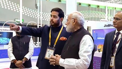 Prime Minister Narendra Modi with Chairman of Reliance Jio Infocomm Limited Akash Ambani (PTI) Prime Minister Narendra Modi with Chairman of Reliance Jio Infocomm Limited Akash Ambani (PTI)