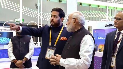 Akash Ambani, the Chairman of Reliance Jio Infocomm Ltd accompanied PM Modi and provided an overview of his company's telecommunications efforts and initiatives.&nbsp; (PTI)