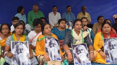 State minister Chandranath Sinha (green kurta) took part in the agitation where protesters held photographs of Rabindranath Tagore (HT Photo/Sourced) State minister Chandranath Sinha (green kurta) took part in the agitation where protesters held photographs of Rabindranath Tagore (HT Photo/Sourced)