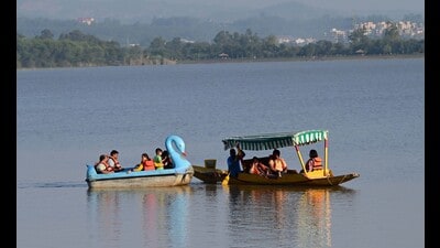 The maximum temperature, on the other hand, rose slightly from 31.7°C to 31.8°C, 1.9 degree above normal. (HT Photo)