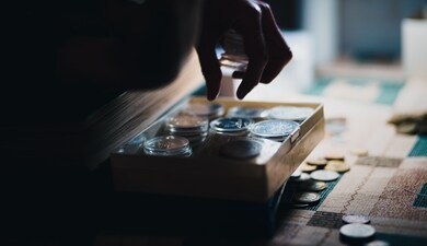 It took a couple of tellers at the bank about two hours to count the cash (Representative image). (Unsplash) It took a couple of tellers at the bank about two hours to count the cash (Representative image). (Unsplash)