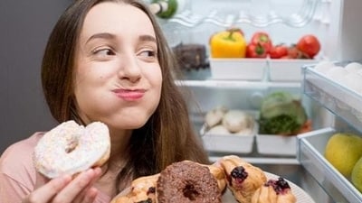 Sugary foods: Sugar spikes can worsen symptoms. Choose naturally sweet options like fruit or go for sugar-free desserts made with stevia or other natural sweeteners. (Shutterstock) Sugary foods: Sugar spikes can worsen symptoms. Choose naturally sweet options like fruit or go for sugar-free desserts made with stevia or other natural sweeteners. (Shutterstock)
