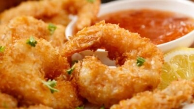 Spicy foods: The heat in spicy foods can intensify hot flashes. Instead, choose mild or medium-spiced options and savour the flavours without the extra heat. (Unsplash) Spicy foods: The heat in spicy foods can intensify hot flashes. Instead, choose mild or medium-spiced options and savour the flavours without the extra heat. (Unsplash)