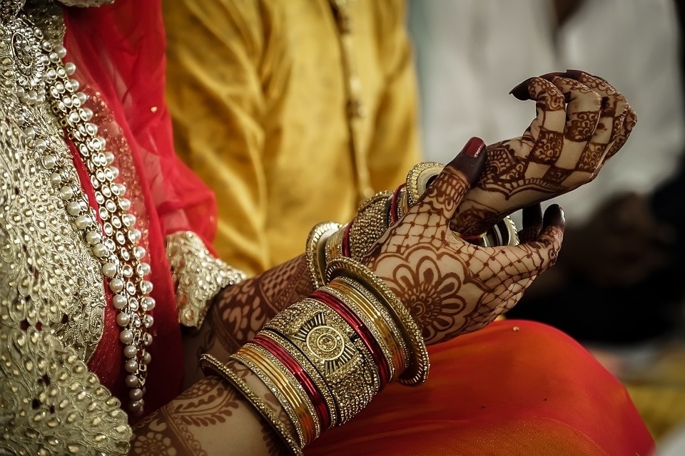 Married women observe Karwa Chauth by keeping a difficult nirjala vrat (fasting without water and food) for their husband's long life and prosperity. (Pixabay) Married women observe Karwa Chauth by keeping a difficult nirjala vrat (fasting without water and food) for their husband's long life and prosperity. (Pixabay)