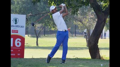 Akshay Sharma In action during the Haryana Open at Panchkula. (Sant Arora /HT) Akshay Sharma In action during the Haryana Open at Panchkula. (Sant Arora /HT)
