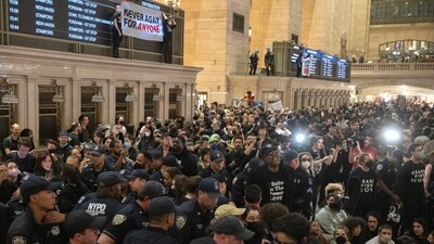 New York Police Department officers arrest protesters at Grand Central Terminal during a rally calling for a ceasefire between Israel and Hamas on October 27. (AP) New York Police Department officers arrest protesters at Grand Central Terminal during a rally calling for a ceasefire between Israel and Hamas on October 27. (AP)