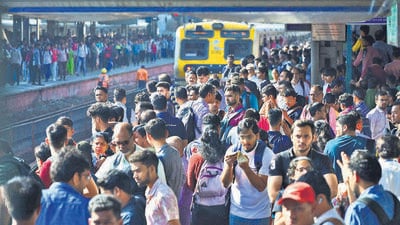 Mumbai, India - Oct 27, 2023 : People crowded at Andheri Railway Station due to 6th Line ongoing work between Khar to Goregaon, in Mumbai, India, Friday, Oct 27, 2023. (Photo by Vijay Bate/HT Photo)