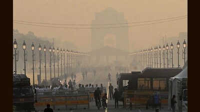 People at the Kartavya Path as a haze shrouds the India Gate on Saturday. (Arvind Yadav/HT Photo) People at the Kartavya Path as a haze shrouds the India Gate on Saturday. (Arvind Yadav/HT Photo)