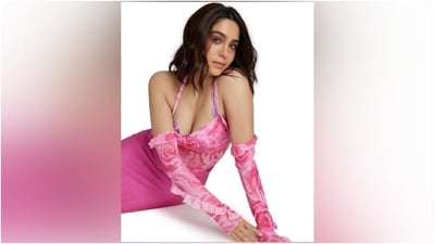 The Bunty Aur Babli 2 actor wore a crop top featuring pink rose patterns, a plunging neckline, a corseted front, an asymmetric short hem length, and cold-shoulder sleeves. She completed her outfit with a ribbed bodycon skirt. (Instagram) The Bunty Aur Babli 2 actor wore a crop top featuring pink rose patterns, a plunging neckline, a corseted front, an asymmetric short hem length, and cold-shoulder sleeves. She completed her outfit with a ribbed bodycon skirt. (Instagram)