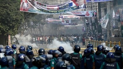 Police personnel stand guard in front of Bangladesh Nationalist party (BNP) activists during a rally demanding the resignation of Prime Minister Sheikh Hasina and the release of BNP Chairperson Begum Khaleda Zia, in Dhaka on October 28, 2023. (AFP) Police personnel stand guard in front of Bangladesh Nationalist party (BNP) activists during a rally demanding the resignation of Prime Minister Sheikh Hasina and the release of BNP Chairperson Begum Khaleda Zia, in Dhaka on October 28, 2023. (AFP)