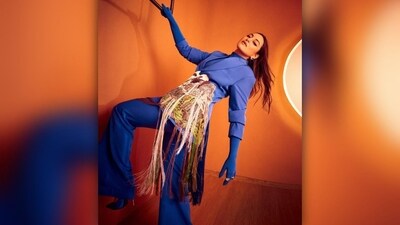 Sonakshi's stunning blue pantsuit outfit is from the shelves of the brand Huemn and comes with a whopping price tag of <span class='webrupee'>₹</span>85k. While her styling was expertly done by celebrity fashion stylist Mohit Rai. (Instagarm/@aslisona) Sonakshi's stunning blue pantsuit outfit is from the shelves of the brand Huemn and comes with a whopping price tag of <span class='webrupee'>₹</span>85k. While her styling was expertly done by celebrity fashion stylist Mohit Rai. (Instagarm/@aslisona)